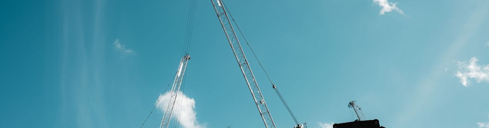 A tower crane over a building under construction